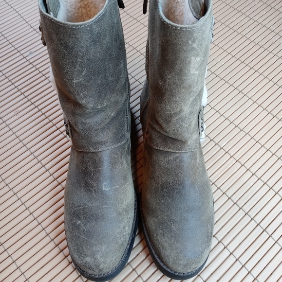 UGG "Niels II" Water Resistant Brown Leather /Sheepskin Shearling lined Bootie. - Picture 3 of 11